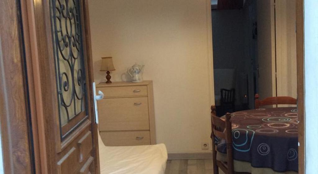 Au Coeur De Bourg Csm Apartment Courseulles-sur-Mer Ruang foto