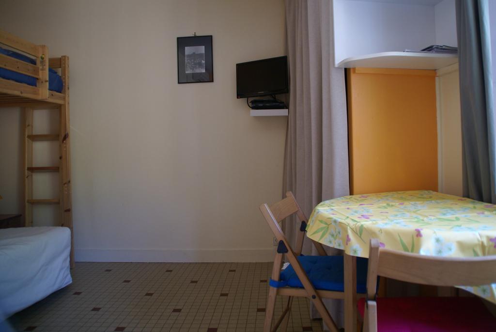 Au Coeur De Bourg Csm Apartment Courseulles-sur-Mer Ruang foto